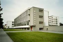 Edificio de la Bauhaus en Dessau, por Walter Gropius